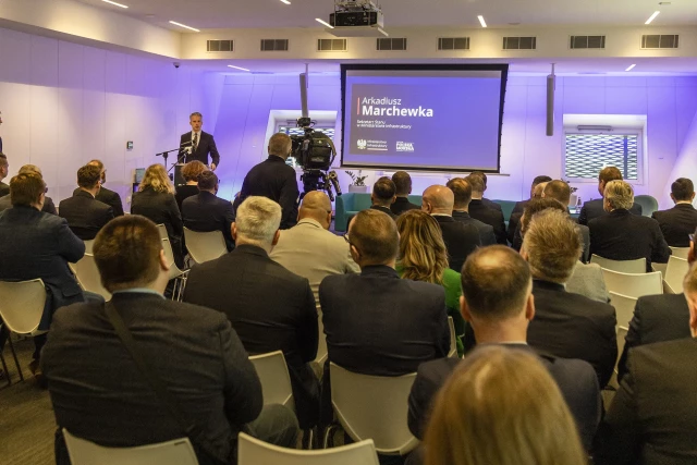 Wiceminister Infrastruktury Arkadiusz Marchewka otwiera konferencję Forum Polska Morska 2025