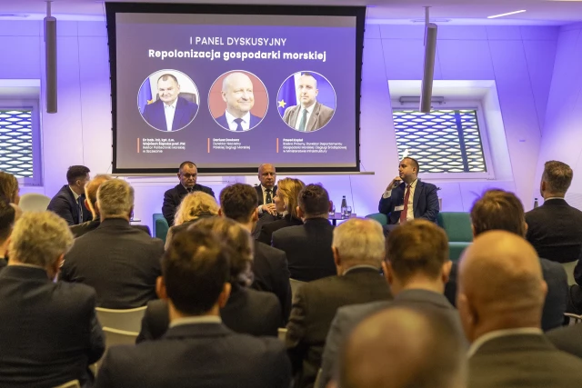 Uczestnicy panelu dyskusyjnego "Repolonizacja gospodarki morskiej"