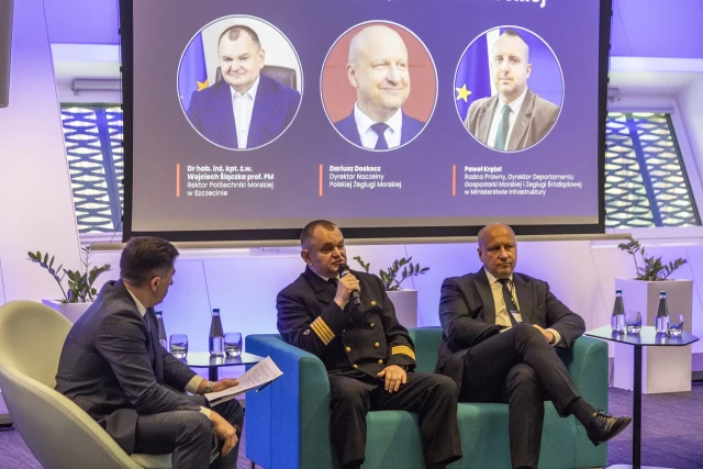Uczestnicy panelu dyskusyjnego "Repolonizacja gospodarki morskiej"