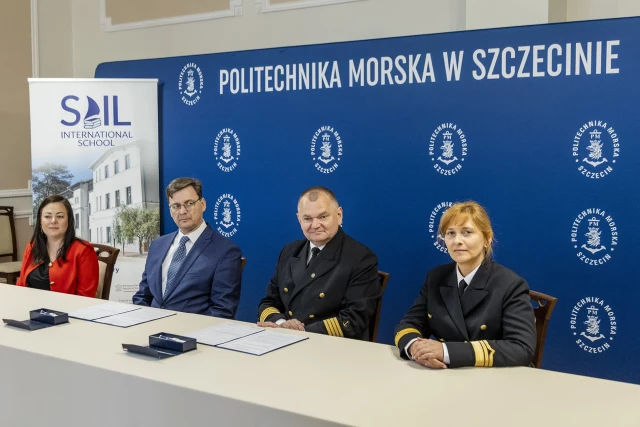 Uczestnicy podpisania porozumienia między PM a Fundacją SAIL