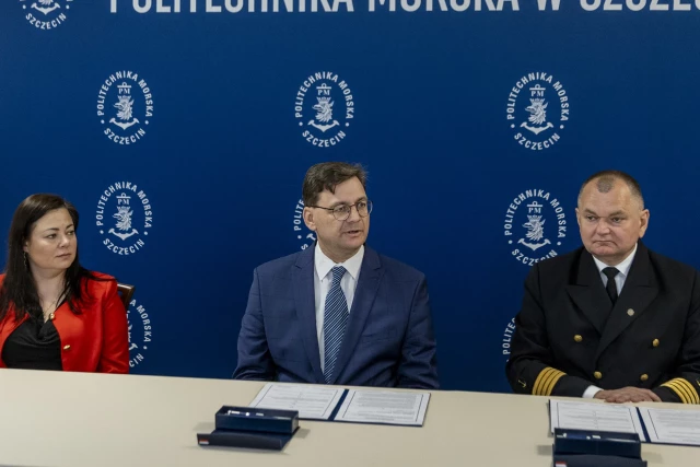 Uczestnicy podpisania porozumienia między PM a Fundacją SAIL
