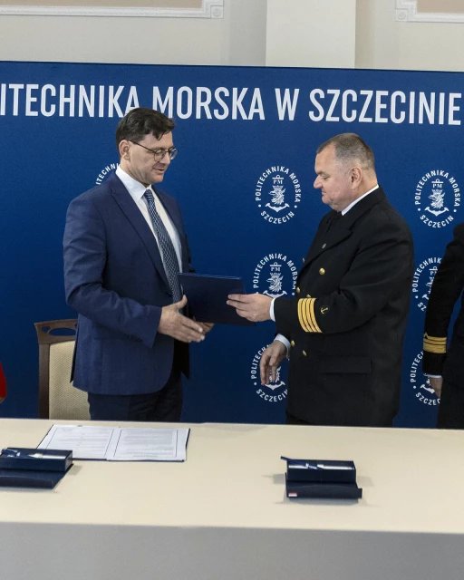 Michael Glueck- Prezes Zarządu i CEO Fundacji SAIL i Rektor PM Wojciech Ślączka po podpisaniu umowy