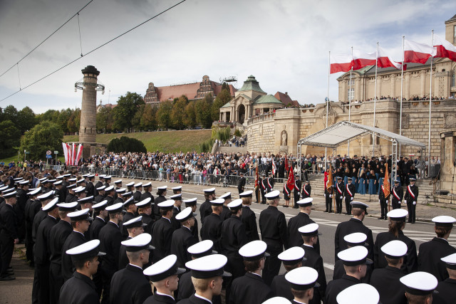 Uroczystość inauguracji roku akademickiego Politechniki Morskiej w Szczecinie u podnóża Wałów Chrobrego - widok ogólny