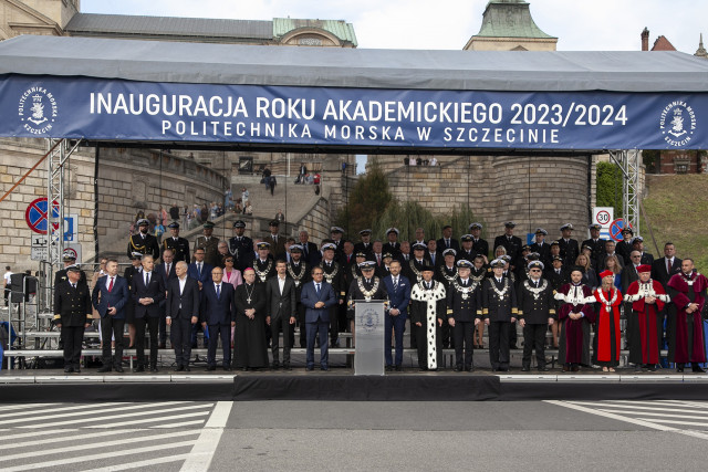 Trybuna honorowa uroczystości inauguracji roku akademickiego na Politechnice Morskiej w Szczecinie