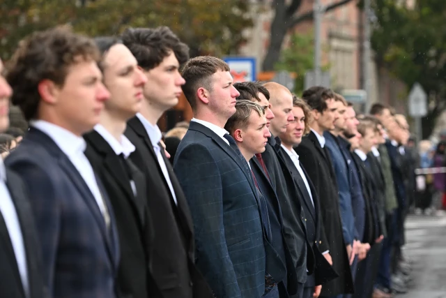 Niemundurowi studenci pierwszego roku  podczas uroczystej inauguracji roku akademickiego na Politechnice Morskiej w Szczecinie