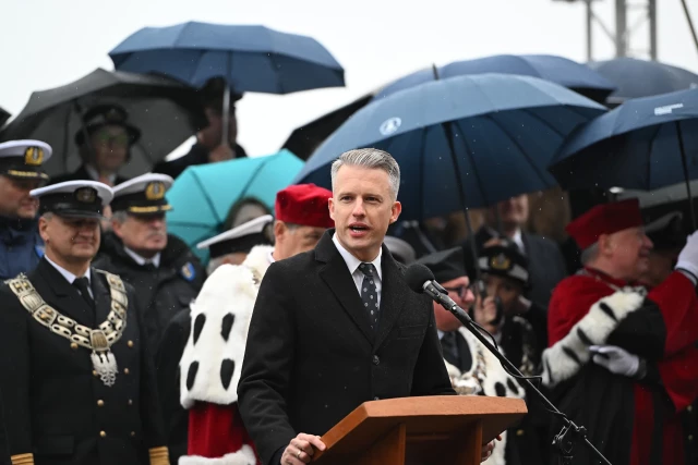 Wiceminister Arkadiusz Marchewka przemawia podczas uroczystej inauguracji roku akademickiego na Politechnice Morskiej w Szczecinie