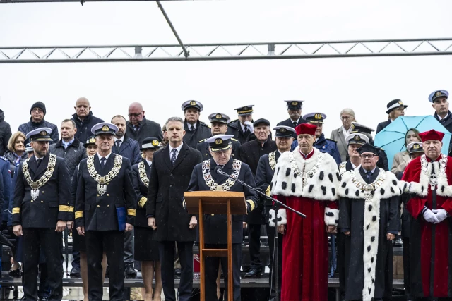 Rektor PM Wojciech Ślączka przemawia podczas uroczystej inauguracji roku akademickiego na Politechnice Morskiej w Szczecinie