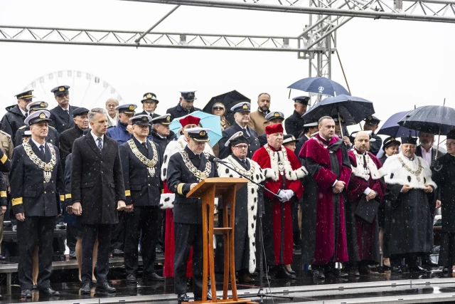 Rektor PM Wojciech Ślączka przemawia podczas uroczystej inauguracji roku akademickiego na Politechnice Morskiej w Szczecinie