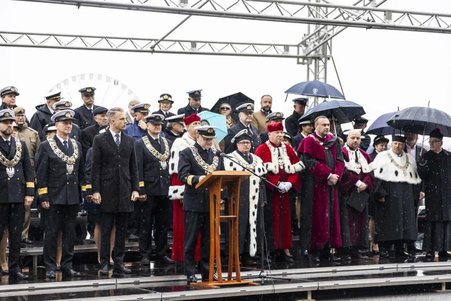 Trybuna honorowa podczas uroczystej inauguracji roku akademickiego na Politechnice Morskiej w Szczecinie