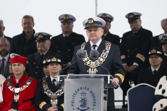 Rektor PM Wojciech Ślączka przemawia na inauguracji roku akademickiego 2026/27