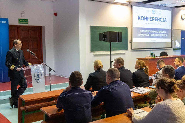 Dyrektor Urzędu Żeglugi Śródlądowej w Szczecinie Piotr Durajczyk przemawia na konferencji