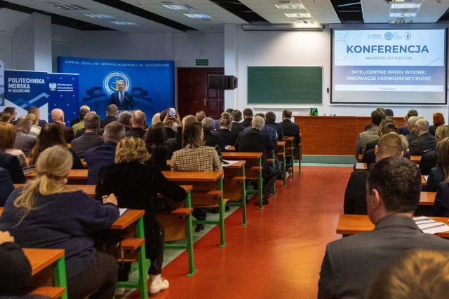Konferencja naukowo-techniczna "Inteligentne drogi wodne: innowacje i konkurencyjność na PM - uczestnicy na sali