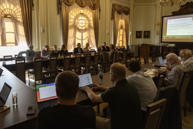 Uczestnicy obrad V Zebrania Plenarnego Komitetu Geodezji Polskiej Akademii Nauk w Sali Senatu PM