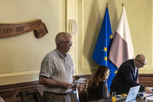 Uczestnicy obrad V Zebrania Plenarnego Komitetu Geodezji Polskiej Akademii Nauk w Sali Senatu PM