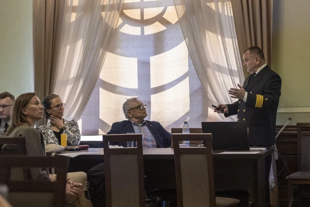 Rektor PM Wojciech Ślączka przemawia do uczestników obrad V Zebrania Plenarnego Komitetu Geodezji Polskiej Akademii Nauk w Sali Senatu PM