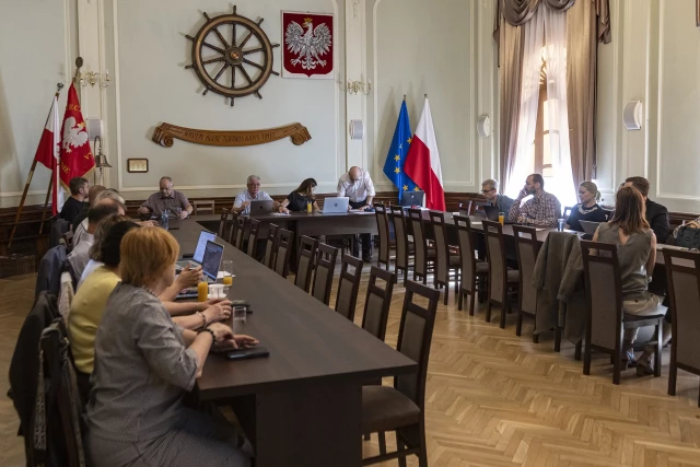 Uczestnicy obrad V Zebrania Plenarnego Komitetu Geodezji Polskiej Akademii Nauk w Sali Senatu PM