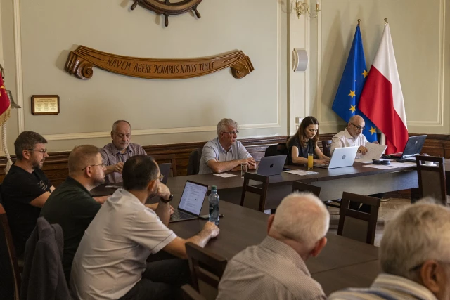 Uczestnicy obrad V Zebrania Plenarnego Komitetu Geodezji Polskiej Akademii Nauk w Sali Senatu PM