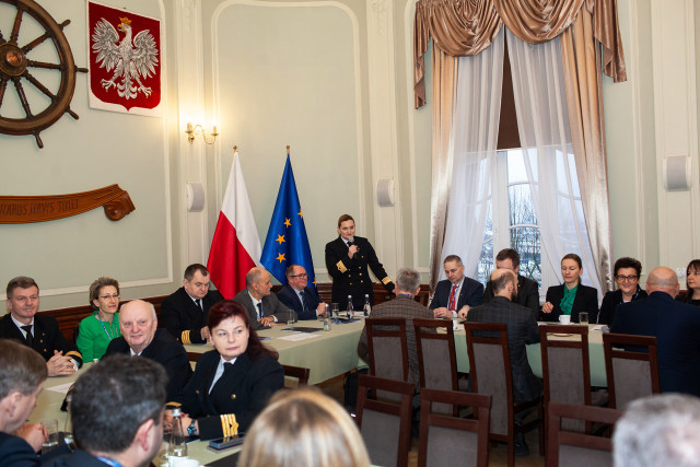 Prorektor ds. kształcenia PM Agnieszka Deja przemawia na rozpoczęcie konferencji do uczestników w Sali Senatu