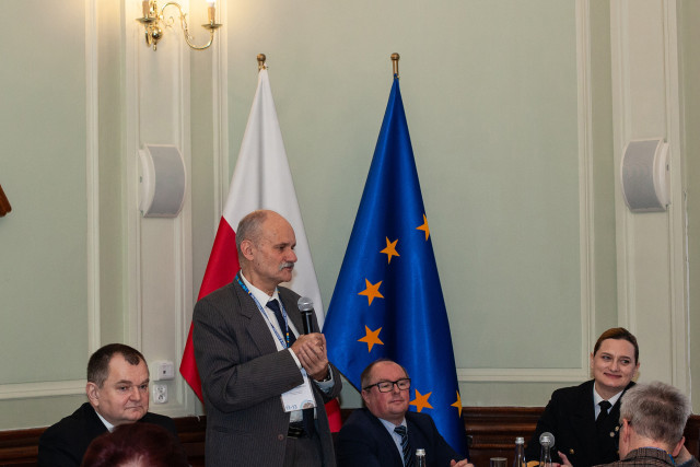 Prorektor ds. kształcenia  Akademii Górniczo-Hutniczej im. S. Staszica w Krakowie przemawia do uczestników konferencji