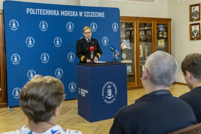 Prorektor ds. studenckich Agnieszka Deja ogłasza wyniki rekrutacji