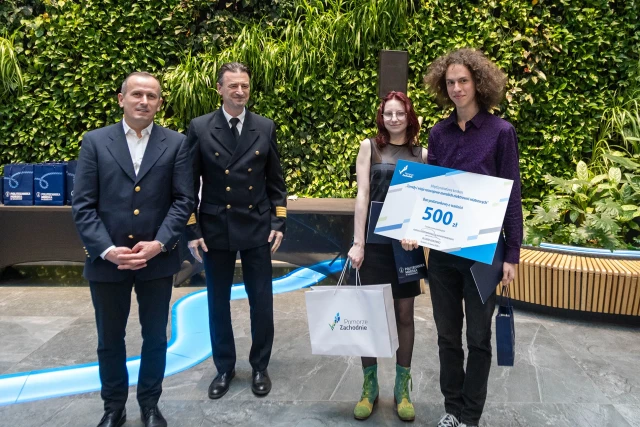 Rozdanie nagród w konkursie MEWy 2026 w atrium Urzędu Marszałkowskiego w Szczecinie.