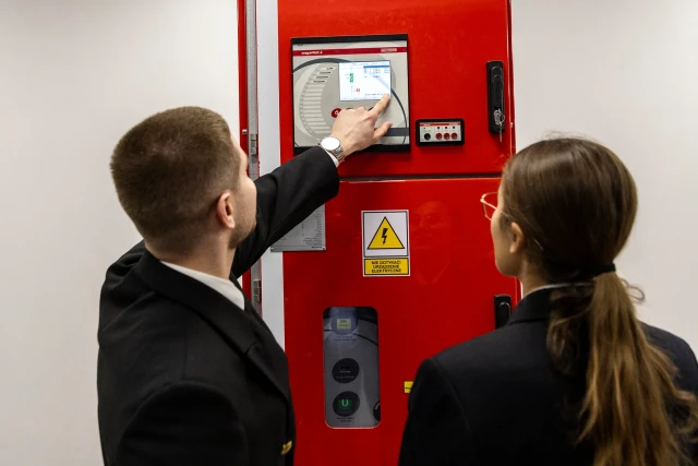Students in the laboratory at the new FMEE building