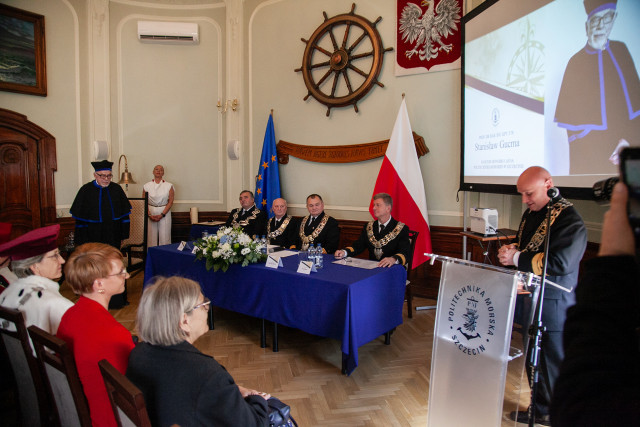 Dzienan WN Paweł Zalewski przemawia na uroczystości nadania tytułu doktora honoris causa prof. Stanisławowi Gucmie