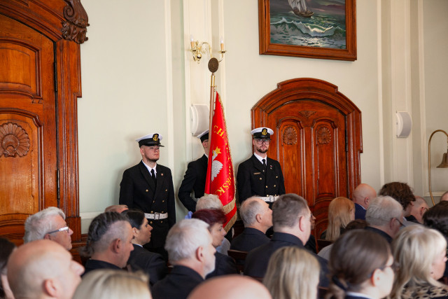 Poczet Sztandarowy KH w Sali Senatu PM podczas uroczystości nadania doktoratu honoris causa