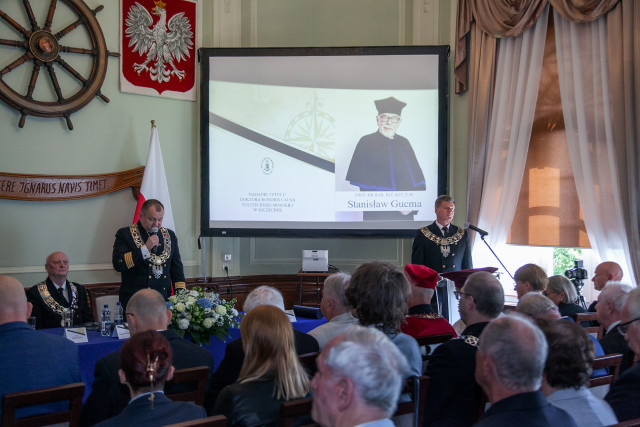Rektor PM Wojciech Ślączka przemawia na uroczystości nadania tytułu doktora honoris causa prof. Stanisławowi Gucmie