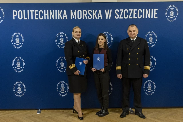 Prorektor PM, nagrodzona studentka i Rektor PM