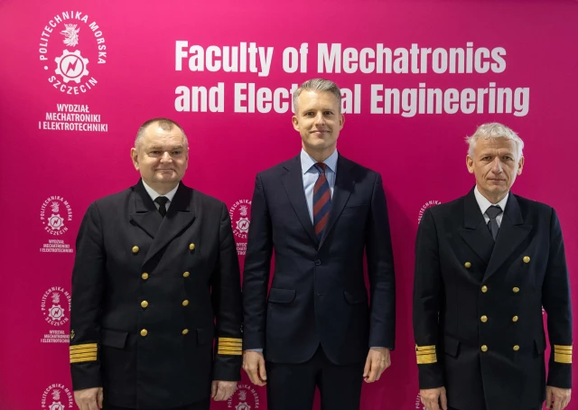 Rektor Politechniki Morskiej w Szczecinie Wojciech Ślączka; Sekretarz stanu w Ministerstwie Infrastruktury Arkadiusz Marchewka; Dziekan Wydziału Mechatroniki i Elektrotechniki PM Maciej Kozak