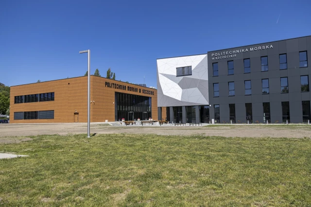 Budynek Centrum Eksploatacji Obiektów Pływających i Polskiego Ośrodka Szkoleniowego Ratownictwa Morskiego 