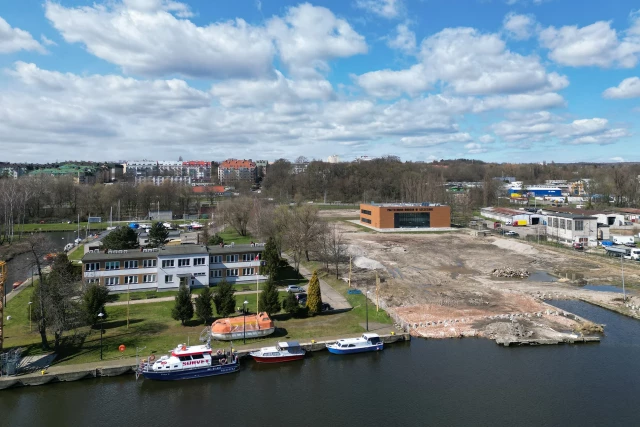 Teren przygotowany pod budowę POSRM -  widok z drona od strony Odry, 2023 r.