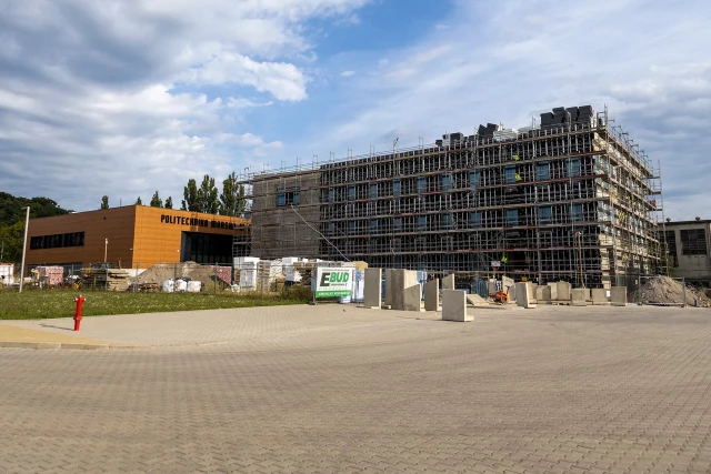 CEOP i budowany budynek główny POSRM stan na sierpień 2025