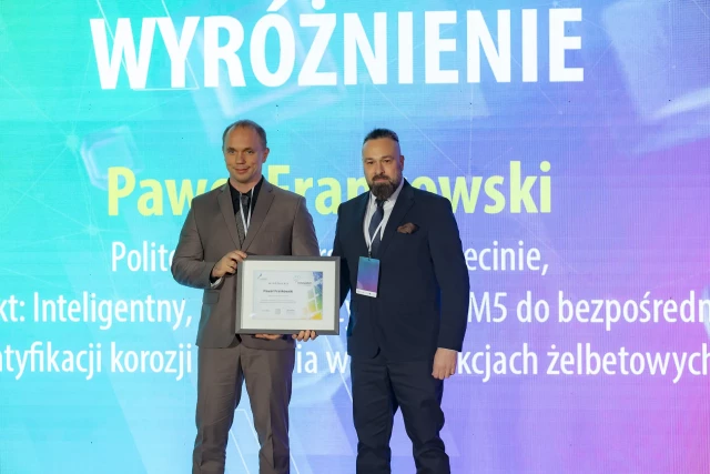 Paweł Frankowski po odebraniu wyróznienia na Gali Innowacji, fot. Urząd Marszałkowski WZ