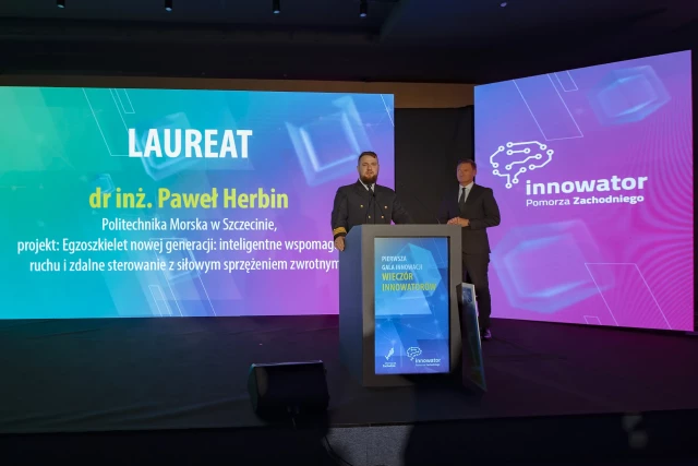 Paweł Herbin po odebraniu nagrody na Gali Innowacji, fot. Urząd Marszałkowski WZ