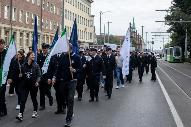 Uczestnicy Spacerku na Uniwerek