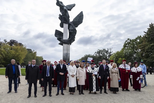 Uczestnicy Spacerku na Uniwerek