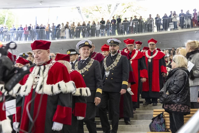 Uczestnicy uroczystości w Teatrze Letnim