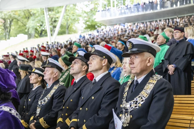 Uczestnicy uroczystości w Teatrze Letnim