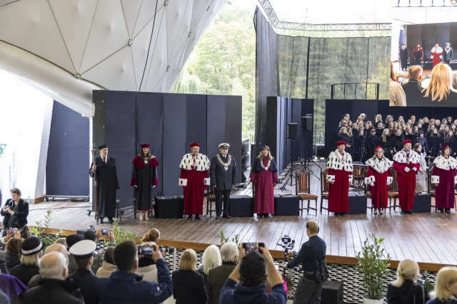 Uczestnicy uroczystości w Teatrze Letnim