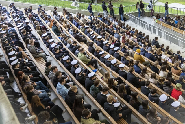 Uczestnicy uroczystości w Teatrze Letnim