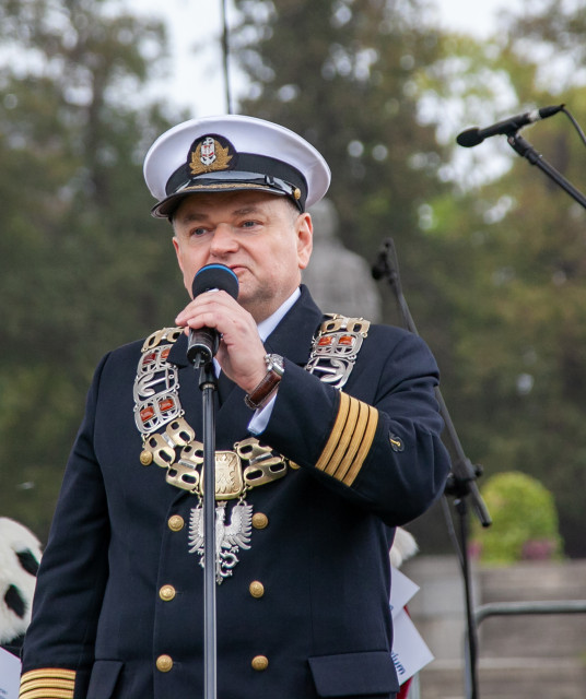 Rektor PM Wojciech Ślączka przemawia na zakończenie Spacerku na Uniwerek