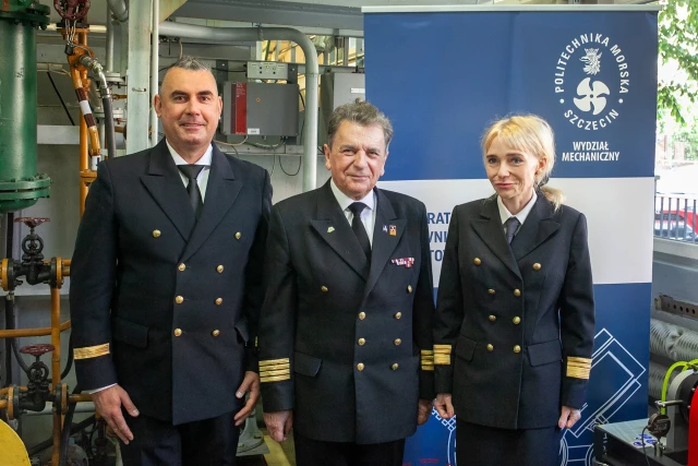 Leszek Chybowski, Lechosław Bar, Katarzyna Gawdzińska w Laboratorium Siłowni Okrętowych