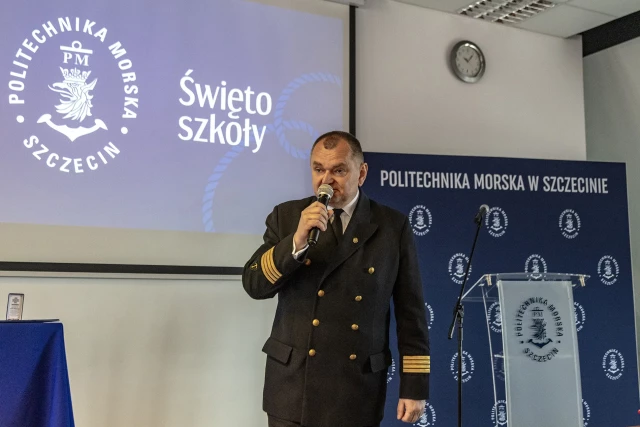 Rektor PM Wojciech Ślączka przemawia na uroczystym posiedzeniu Senatu PM w dniu Święta Szkoły