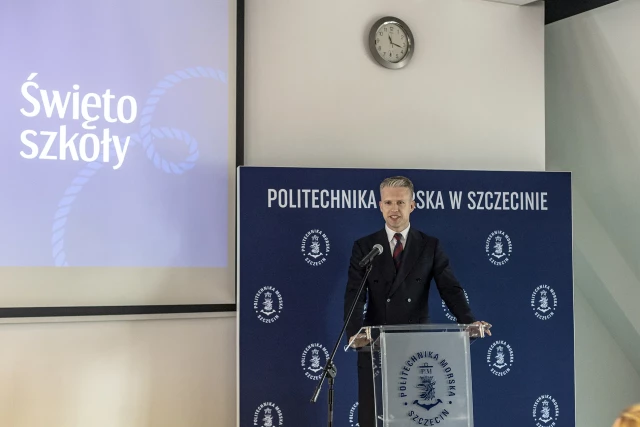 Wiceminister Infrastruktury Arkadiusz Marchewka przemawia na uroczystym posiedzeniu Senatu PM 