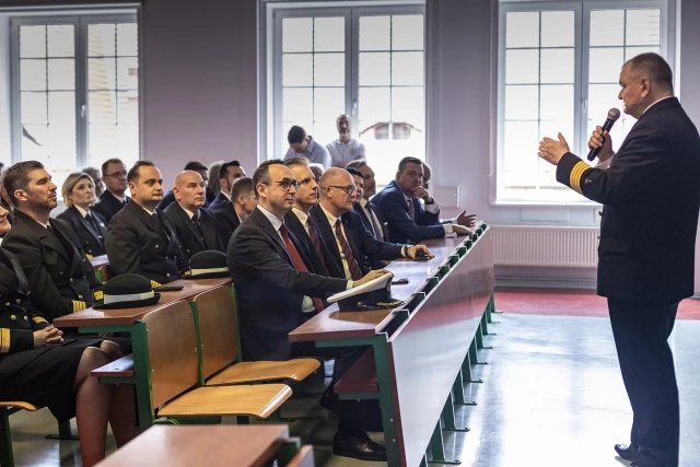 Rektor PM Wojciech Ślączka przemawia na uroczystym posiedzeniu Senatu PM w dniu Święta Szkoły