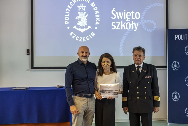 Rodzice stypendysty fundacji i Lechosław Bar