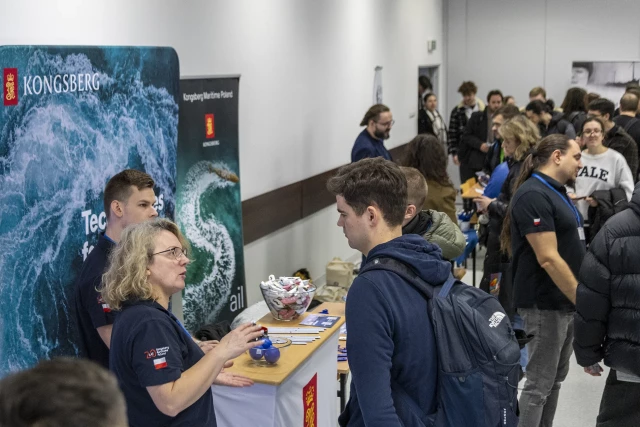 Studenci przy stanowiskach pracodawców 