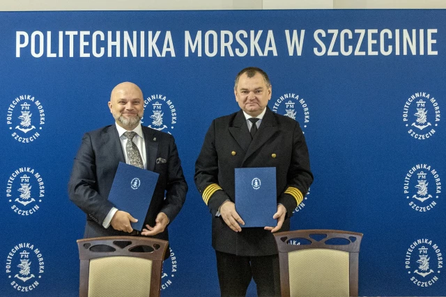 Prezes Slipform Daniel Kisała i Rektor PM Wojciech Ślączka po podpisaniu umowy